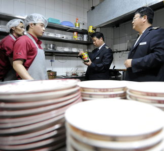 長春市強(qiáng)化餐飲企業(yè)食品安全監(jiān)管抽查力度